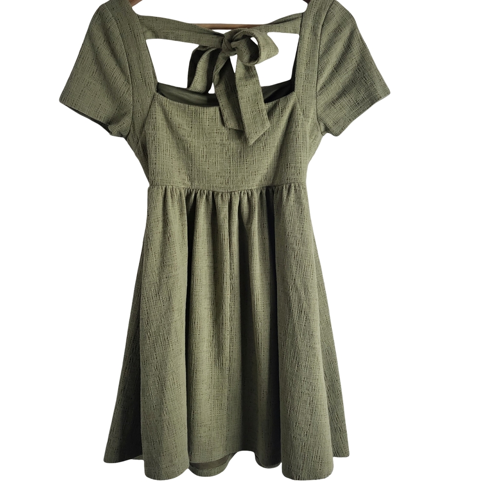 Green Short Sleeve Dress with Bow Back - Picture 4 of 8